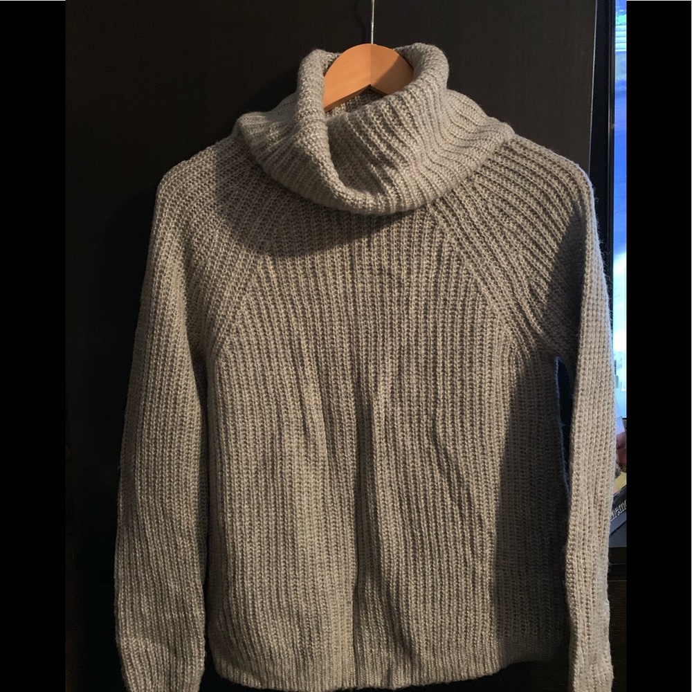 ♦️Used Small Gap Gray Sweater